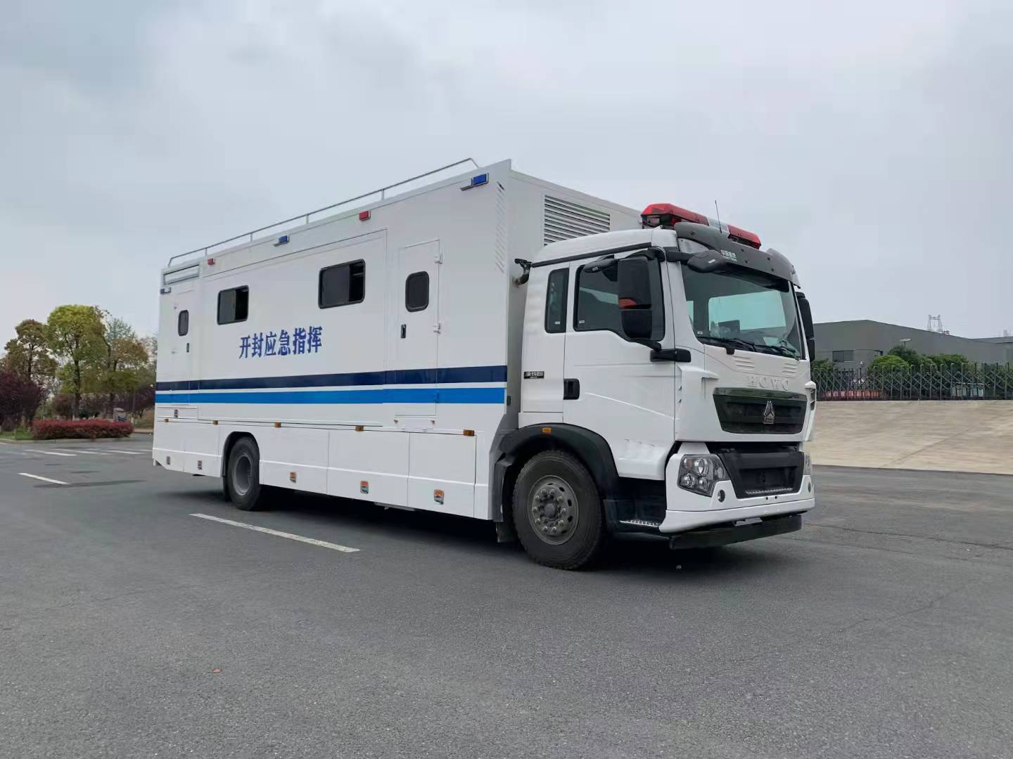 重汽豪沃應(yīng)急指揮車 雙側(cè)擴展，高效保障應(yīng)急行動